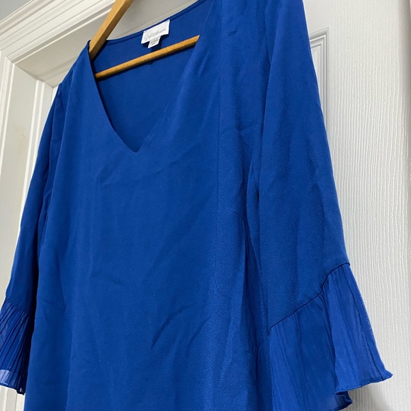 Women’s V-Neck Blouse Top - Picture 5 of 8